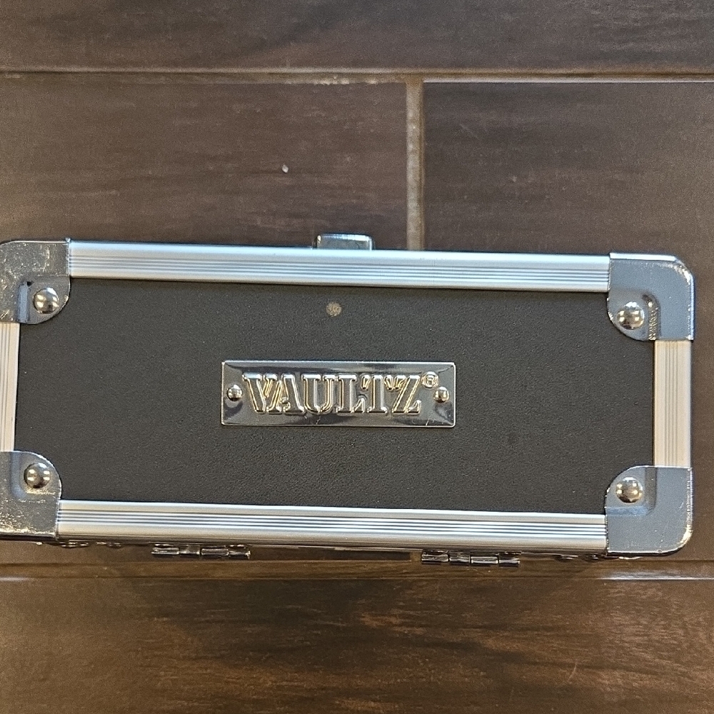 VAULTZ Safe BOX 6.5 X 2.75 X 2.75 NWT